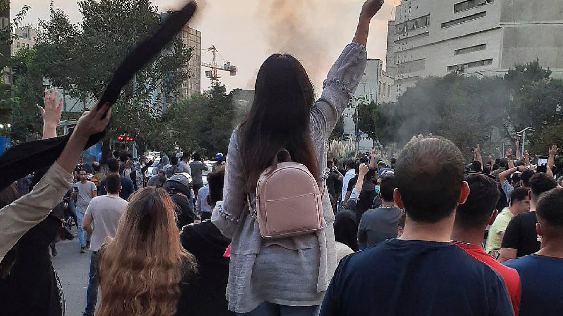 Iran Donne Protestano In Strada Senza Velo Dopo La Morte In Carcere