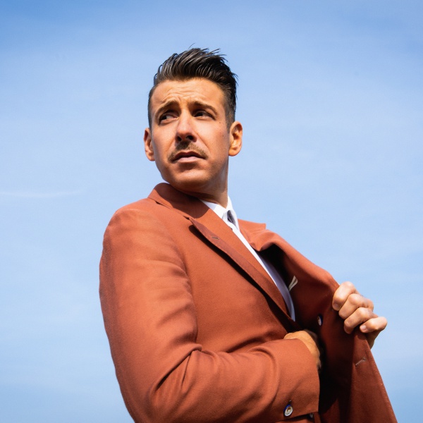 Francesco Gabbani Festeggia Il Suo Compleanno Con Un Concerto In