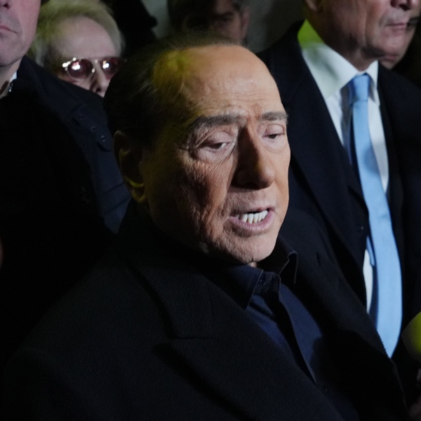 Silvio Berlusconi Ricoverato Al San Raffaele Il Figlio Luigi Dichiara