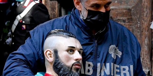 Napoli Arrestate 21 Persone Del Clan Sibillo Il Baby Boss Della