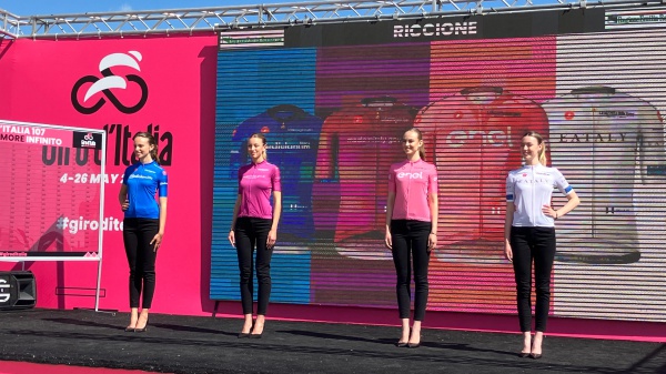 Non Solo Maglia Rosa Al Giro Si Lotta Per Molti Obiettivi Rtl