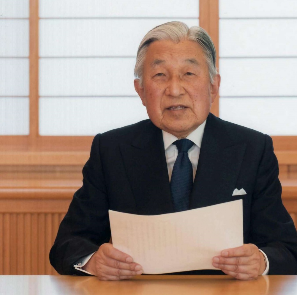  Giappone, l'imperatore Akihito potrà abdicare