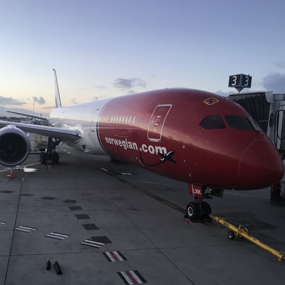 A Fiumicino piovono dal cielo pezzi di aereo, nessun ferito