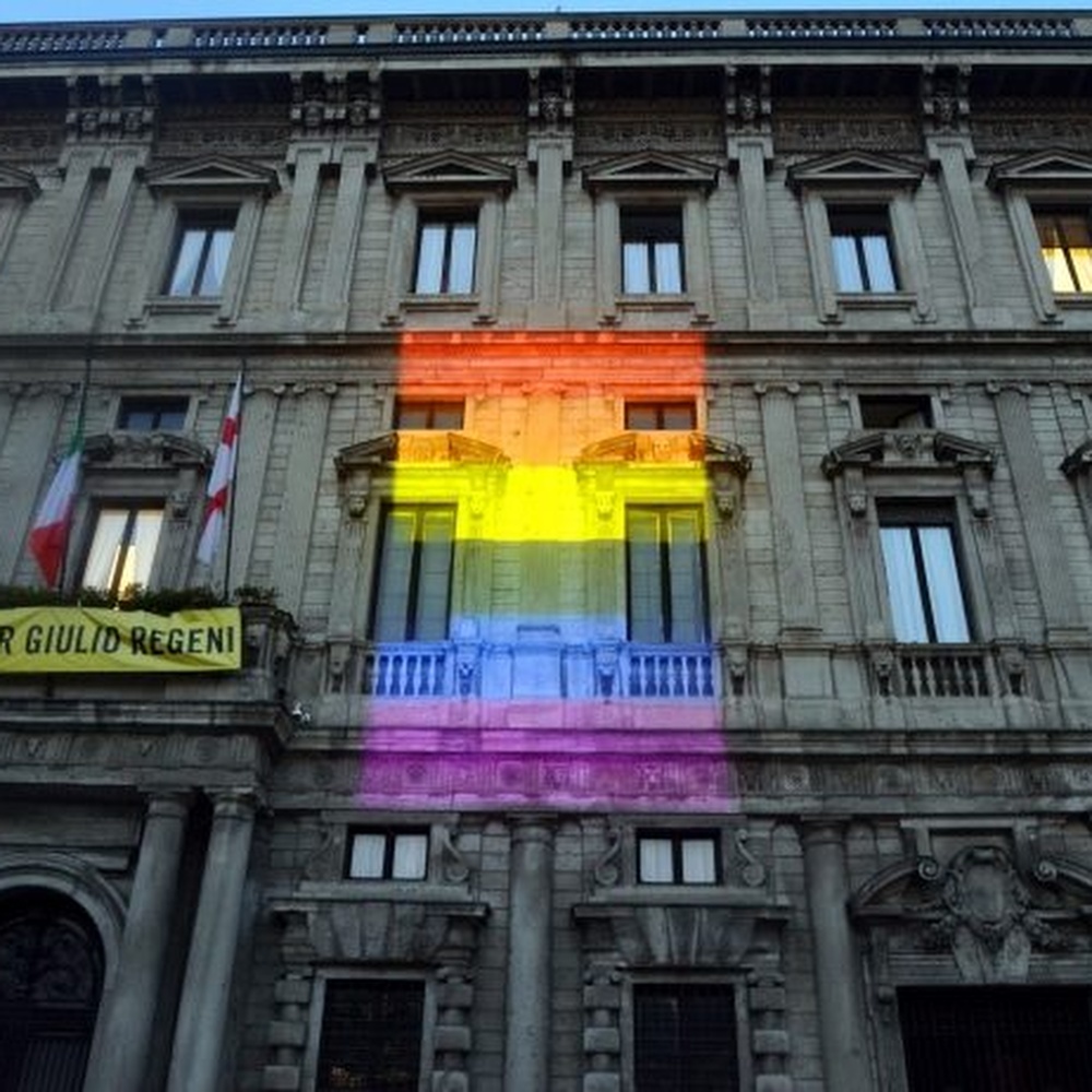 A Milano la grande festa del Pride, Palazzo Marino si illumina