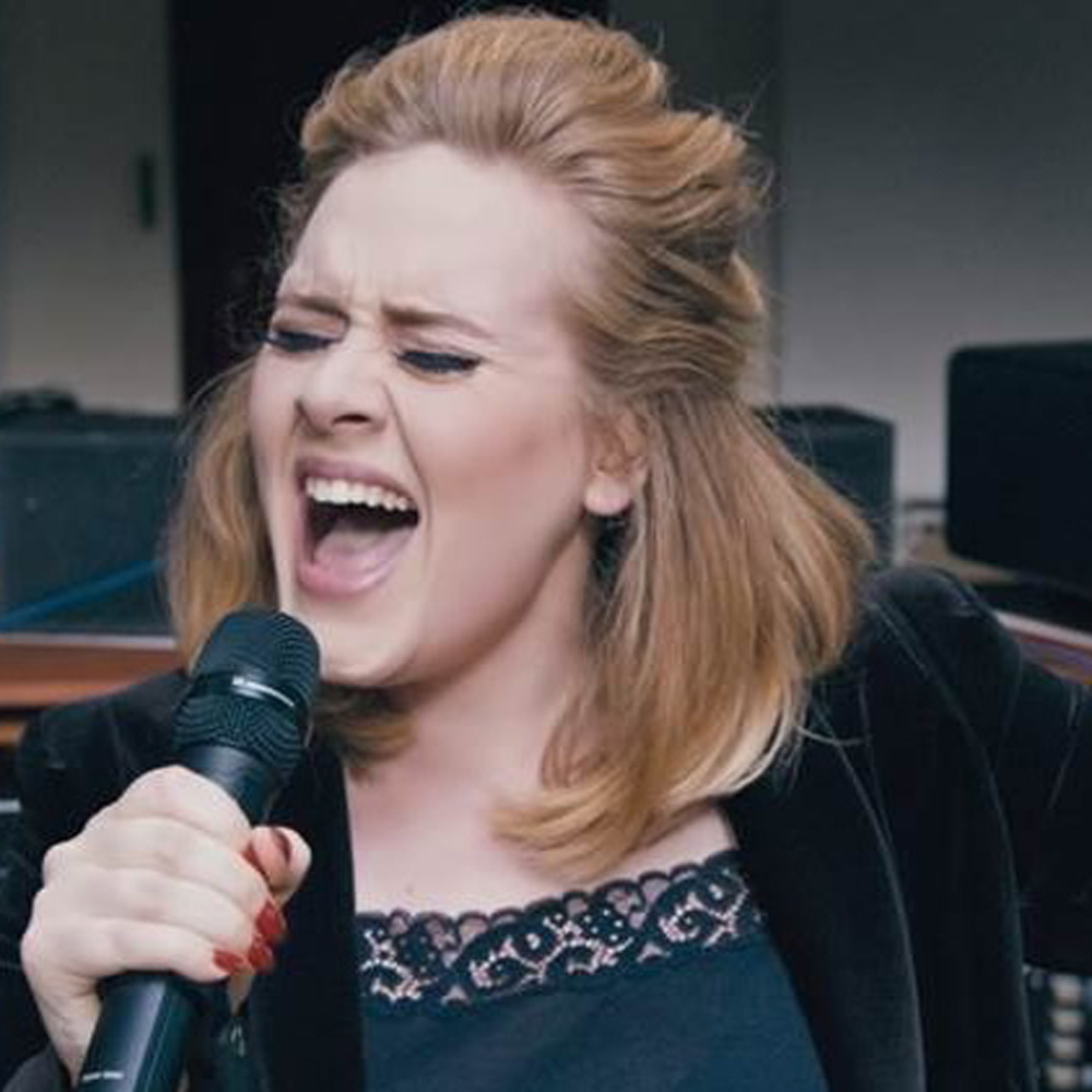 Adele a sorpresa canta un brano inedito 