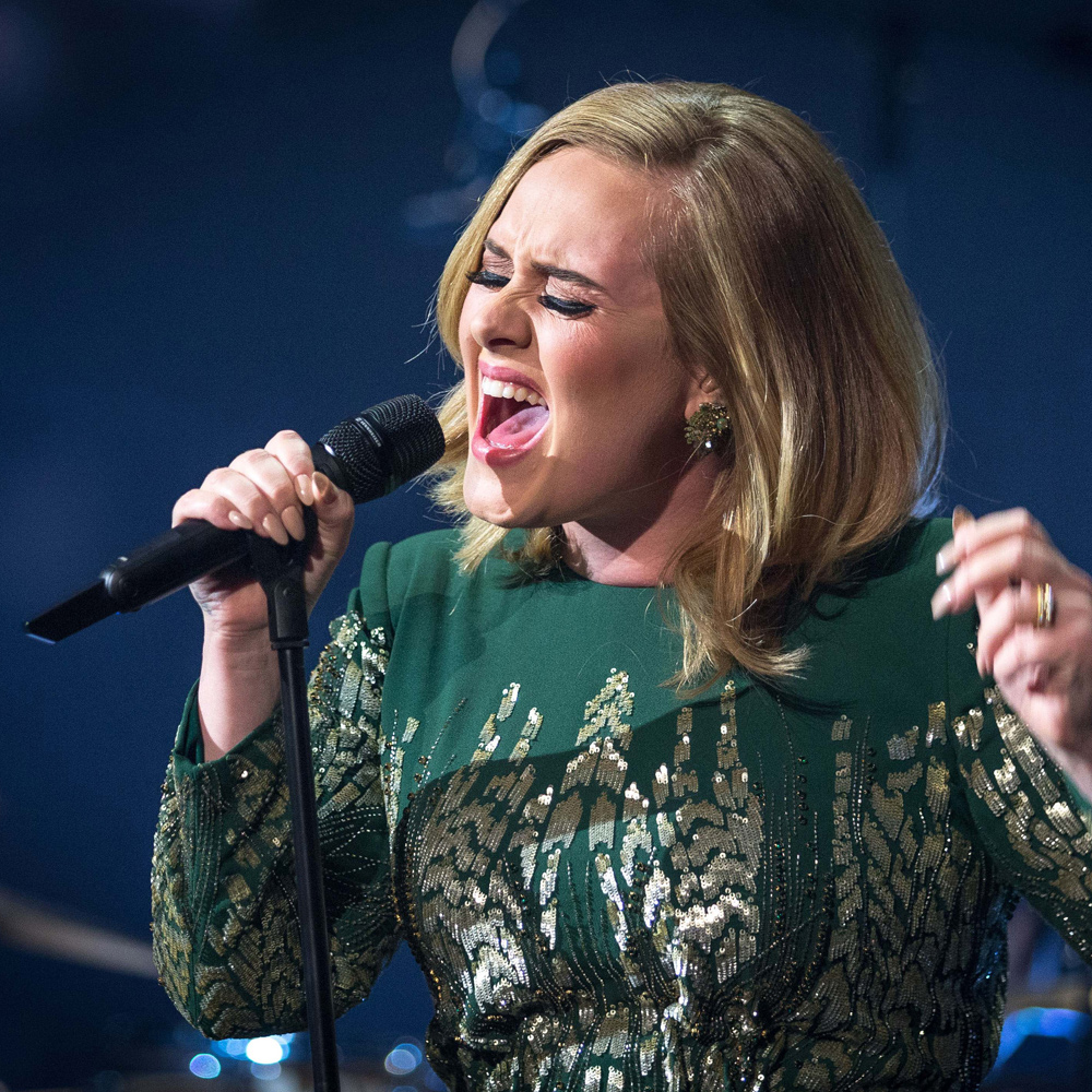 Adele lancia il nuovo singolo "Water Under The Bridge"