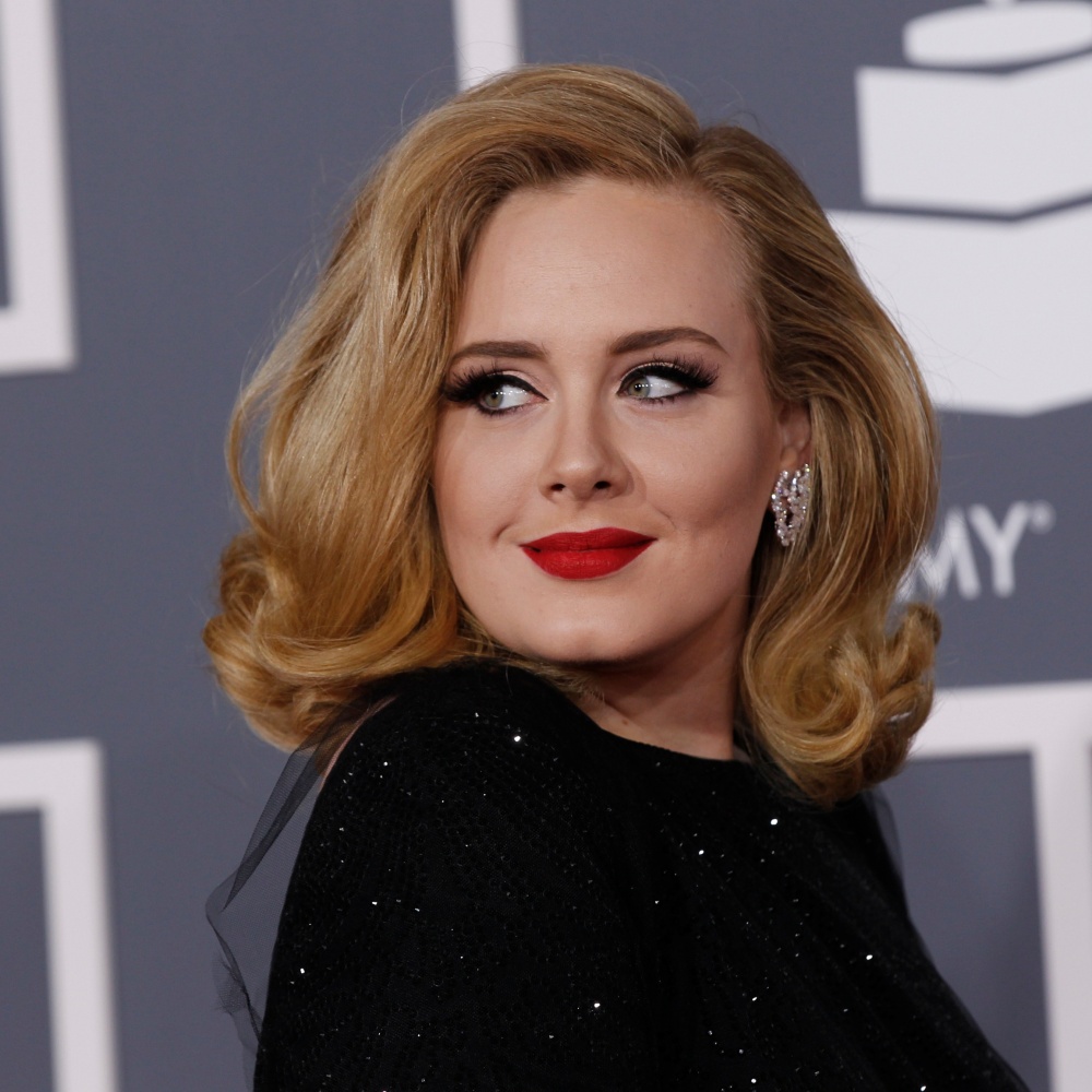 Adele ufficializza la separazione dal marito Simon