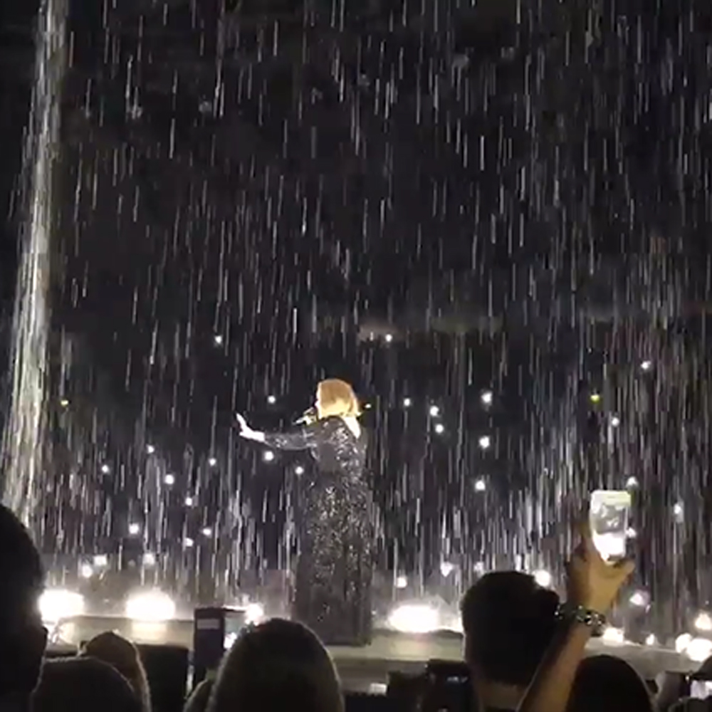 Adele, via al tour mondiale da Belfast