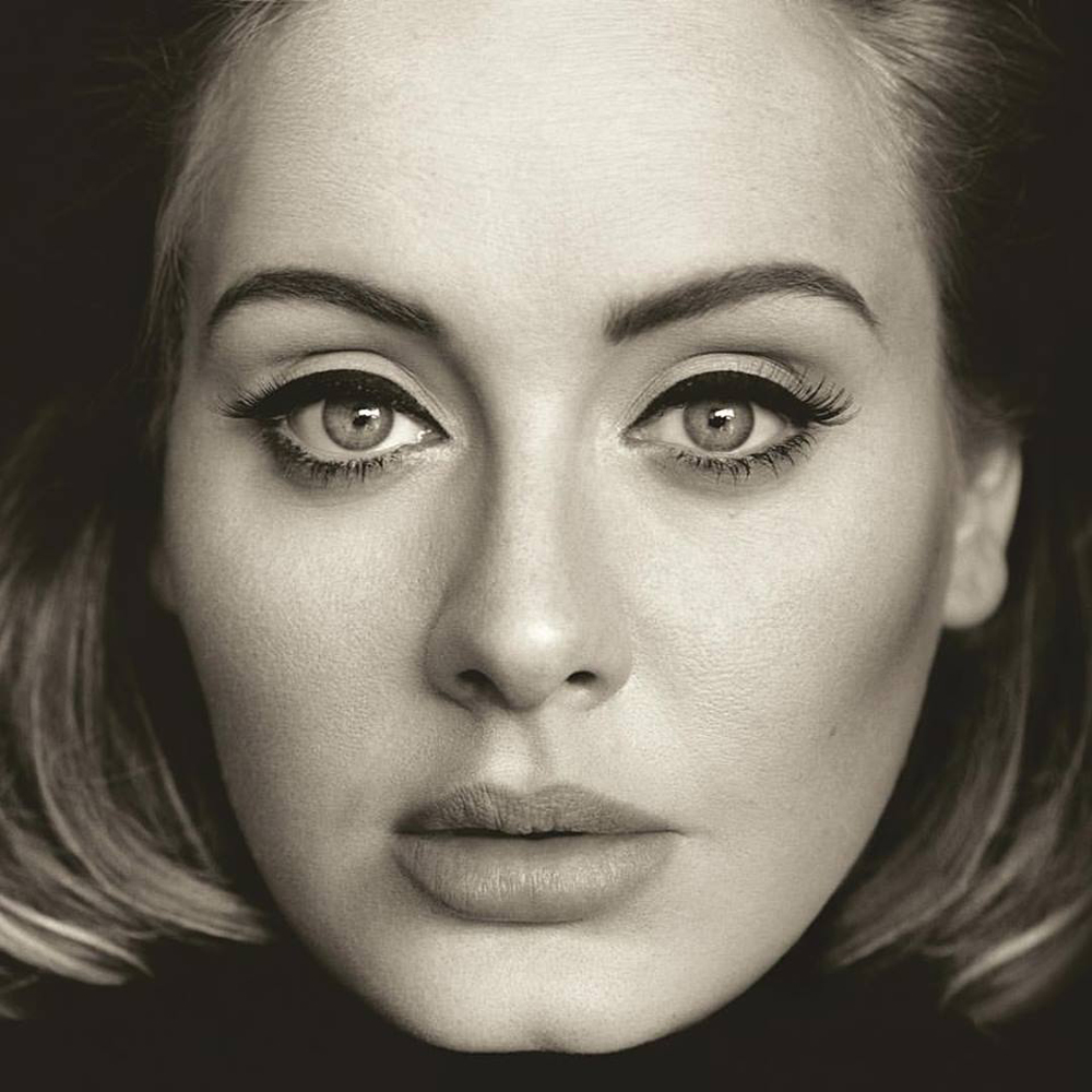 Adele, voce e brano travolgente con "Hello"