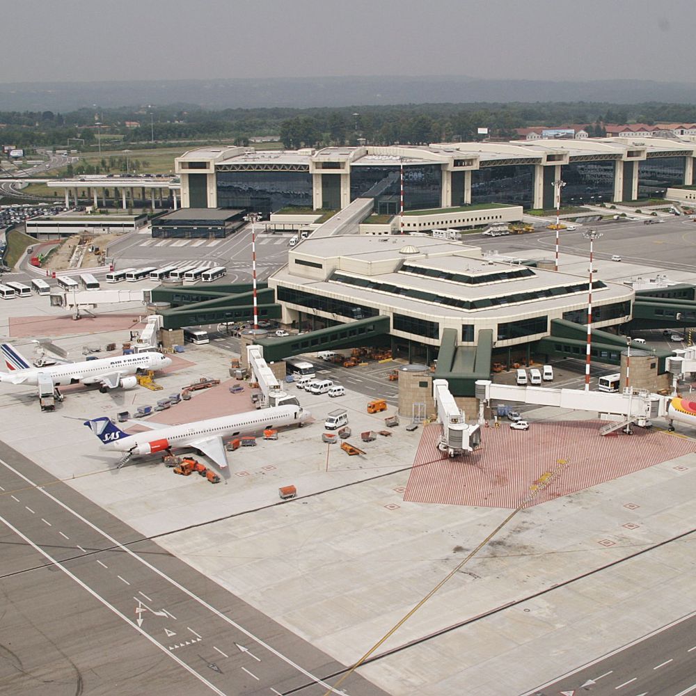 Aerei, stasera chiude Linate, voli spostati a Malpensa