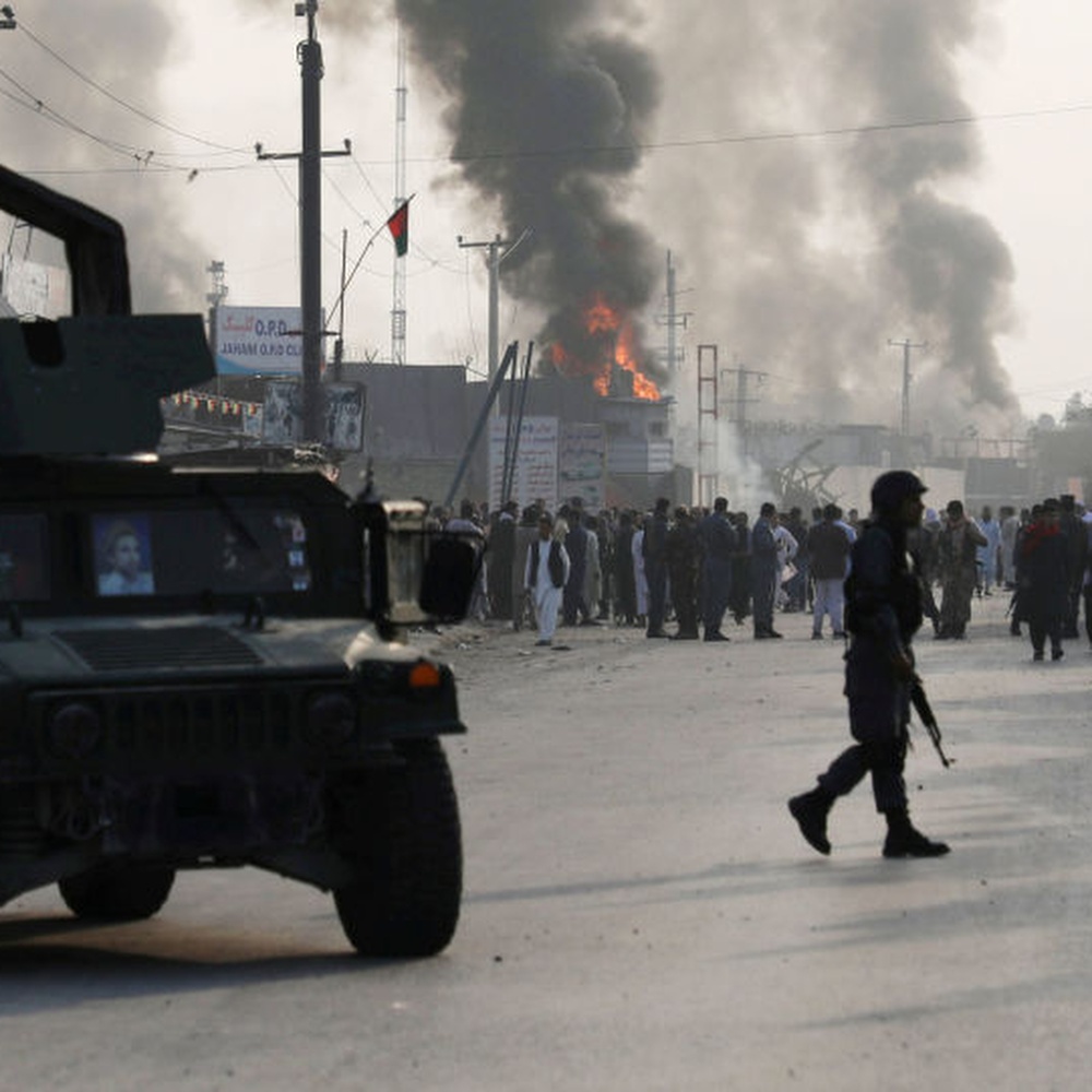 Afghanistan, autobomba a comizio Ghani, 24 morti