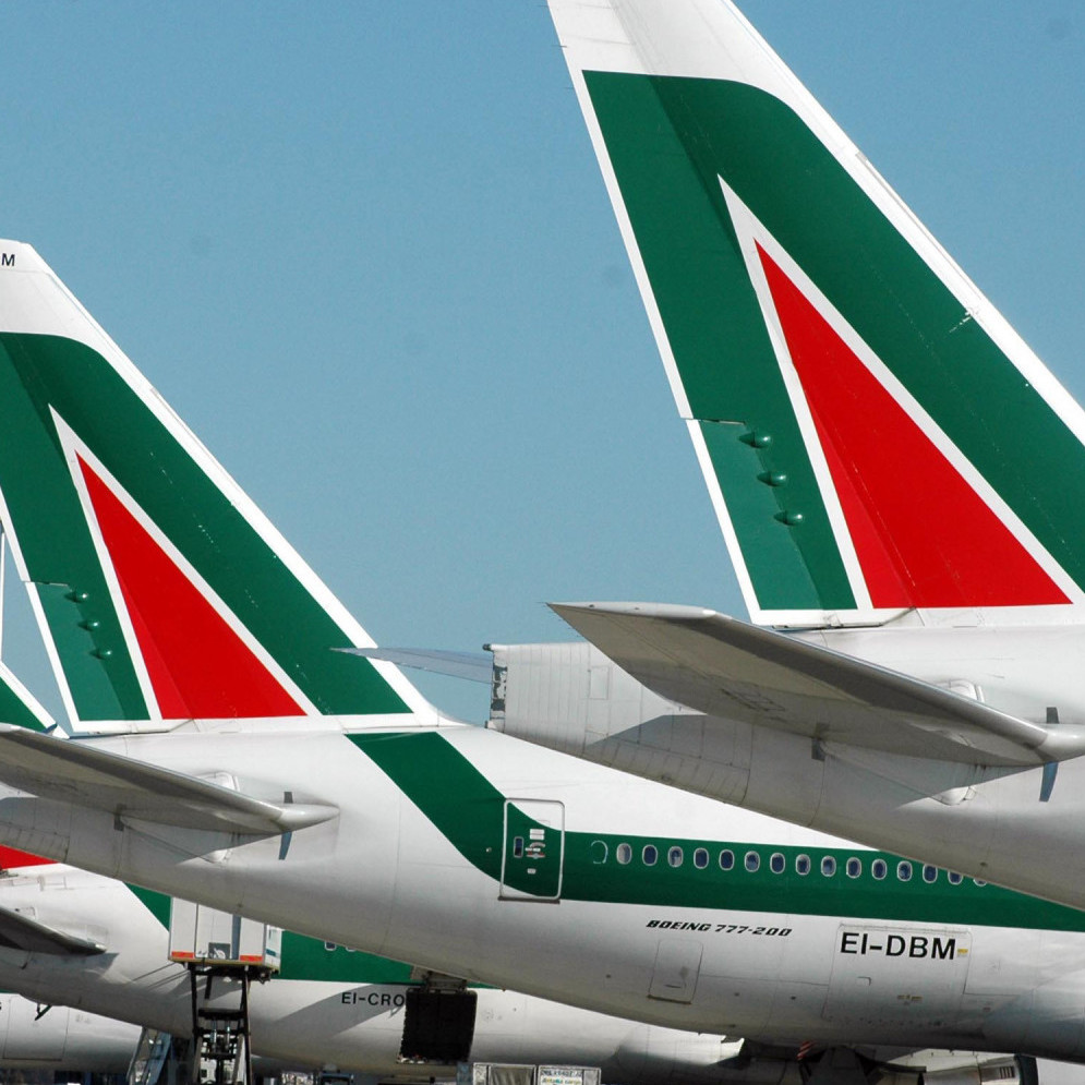 Alitalia, oggi sciopero di 24 ore di piloti e assistenti di volo