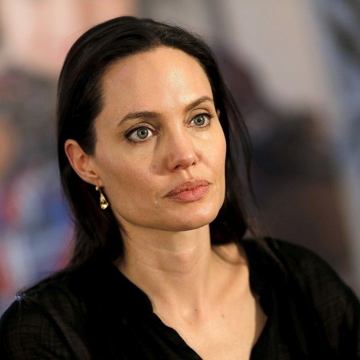 Angelina Jolie furiosa, voglio Brad Pitt fuori dalla mia vita