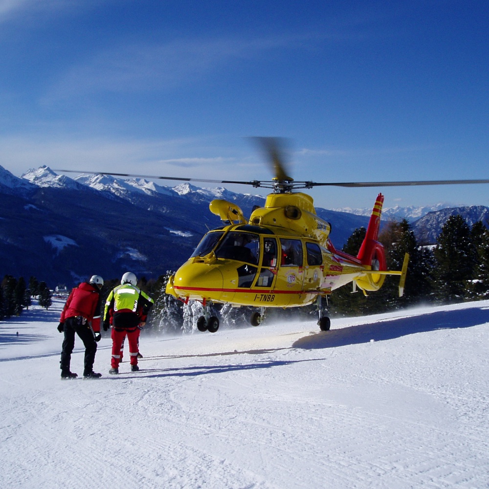 Aosta, scontro aereo-elicottero, bilancio di 5 morti e 2 feriti