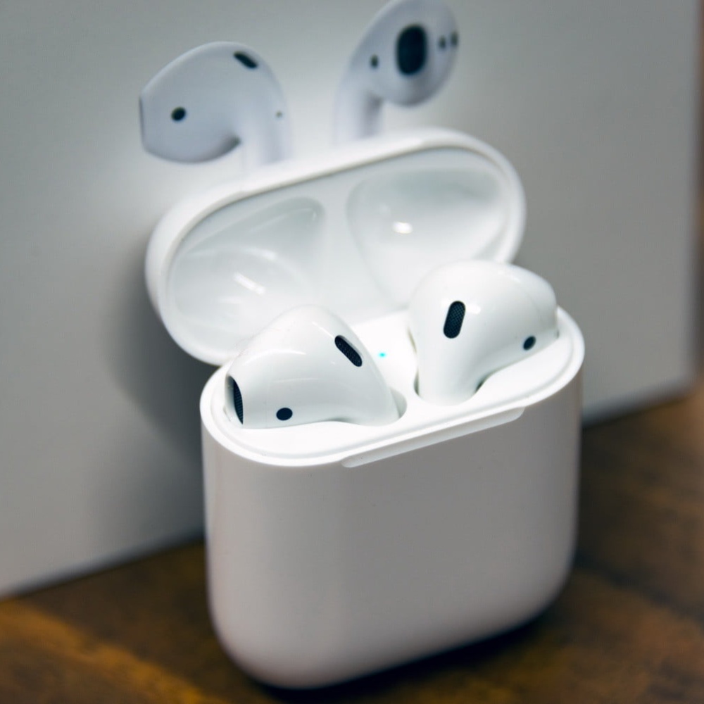 Apple, usciti i nuovi AirPods, anche con ricarica senza fili