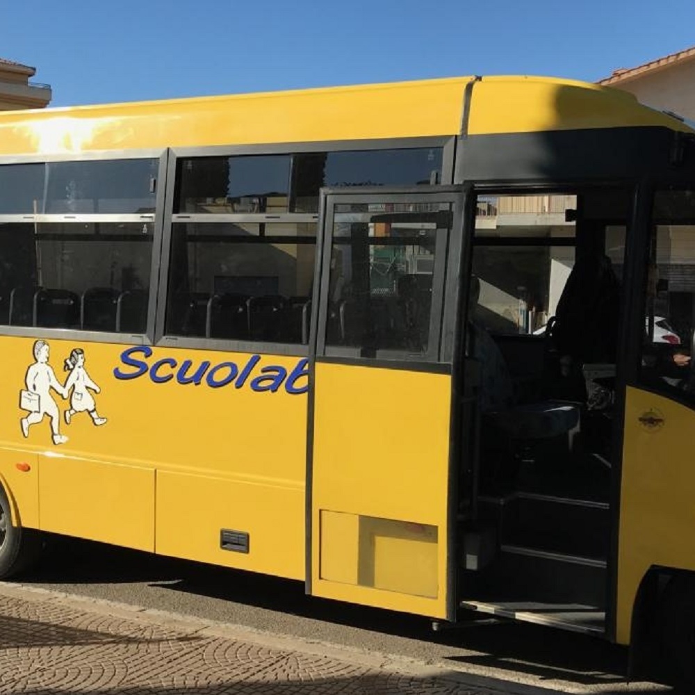 Arezzo, bimbo di tre anni abbandonato su scuolabus per sei ore