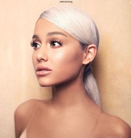 Ariana Grande scalda l'estate con il nuovo album Sweetener