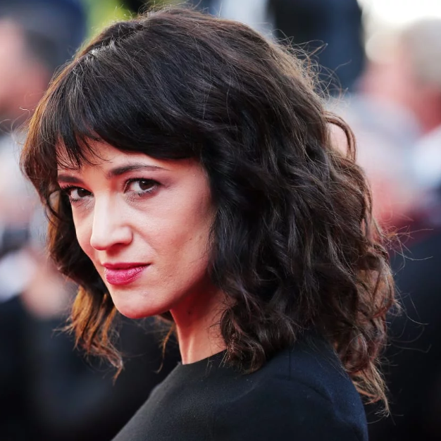 Asia Argento accusata di violenza sessuale, risarcisce attore