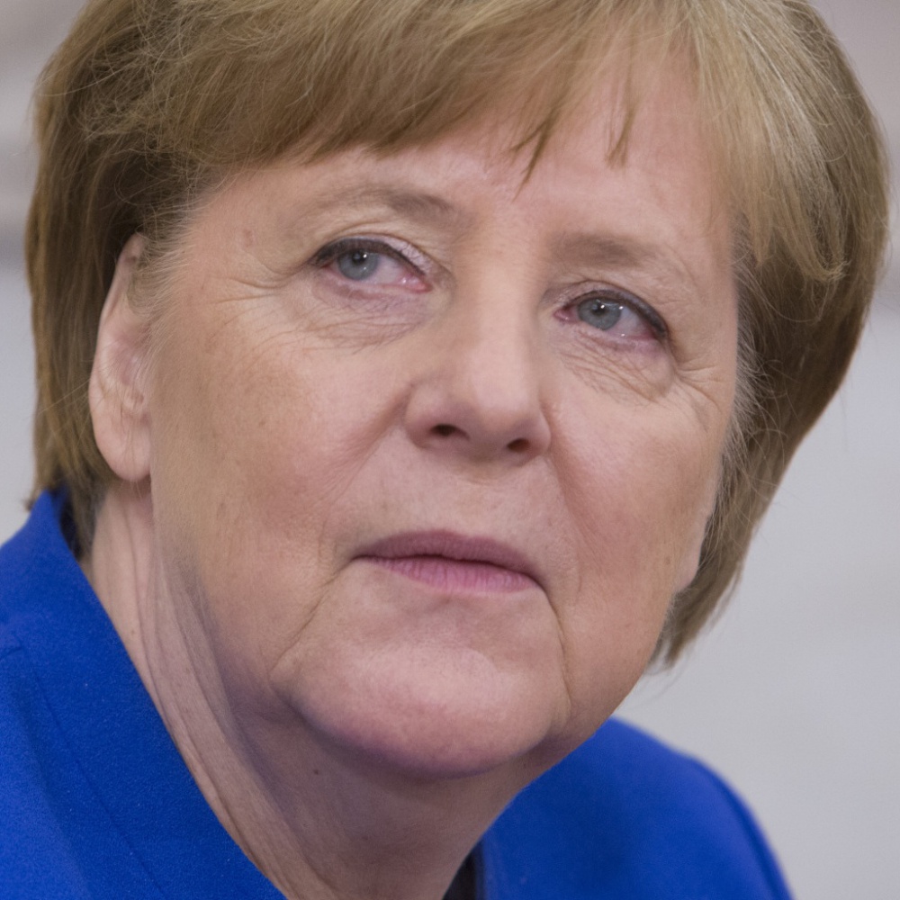 Atterraggio emergenza per aereo Merkel, era diretta al G20