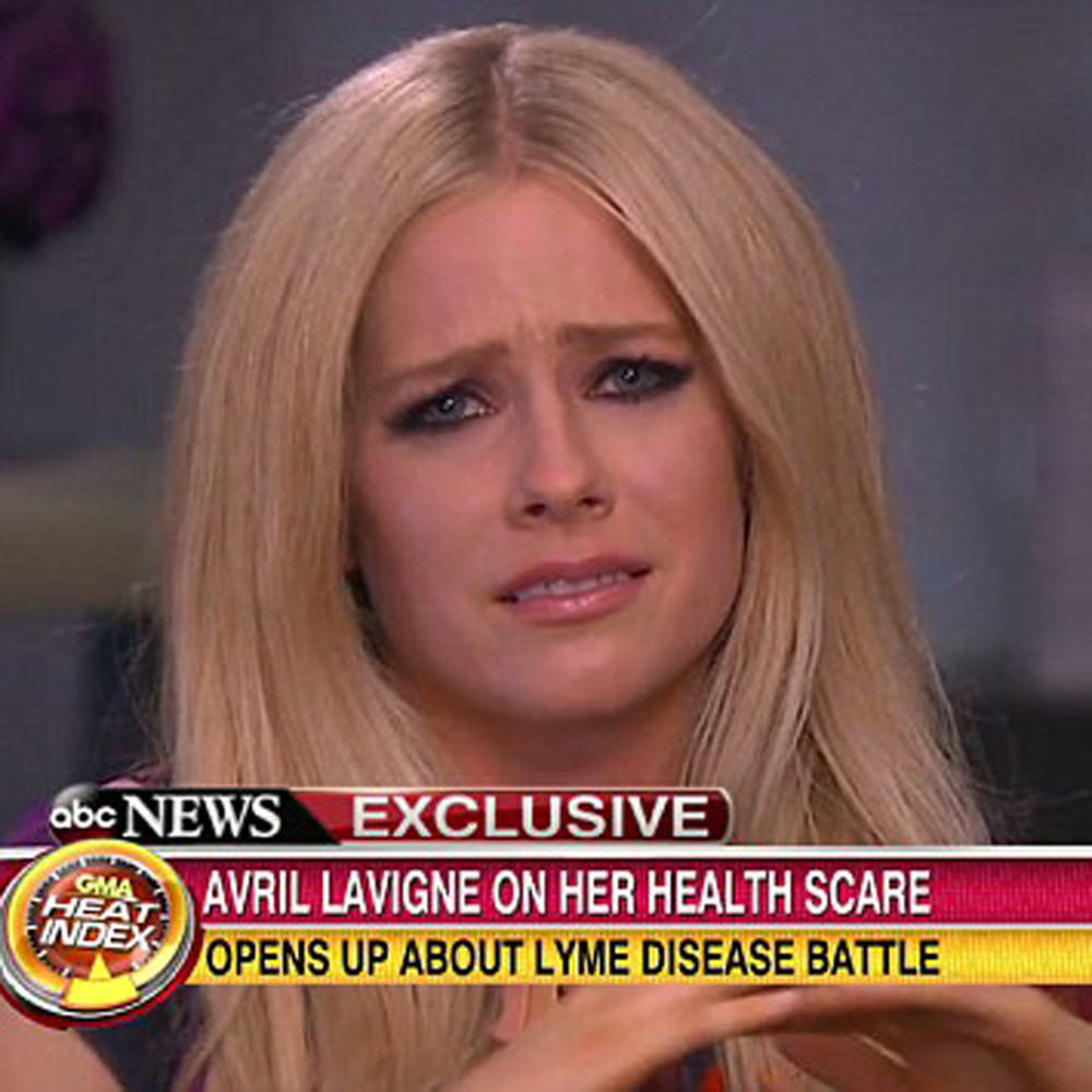 Avril Lavigne piange in televisione