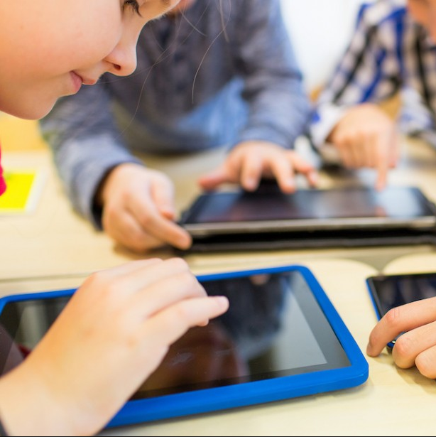 Bambini non sanno tenere in mano le penne per colpa del touchscreen