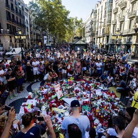 Barcellona, morti tre connazionali: mistero sull'autista killer