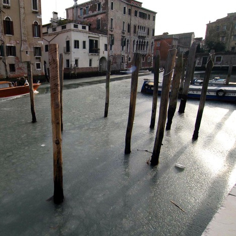 Barchino contro briccola, un morto in Laguna a Venezia
