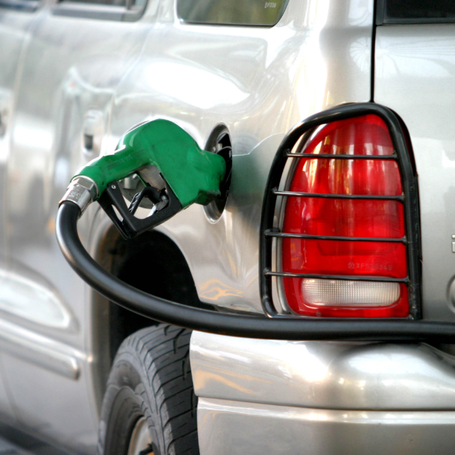 Benzina, prezzi in aumento, su autostrade anche 2 euro a litro