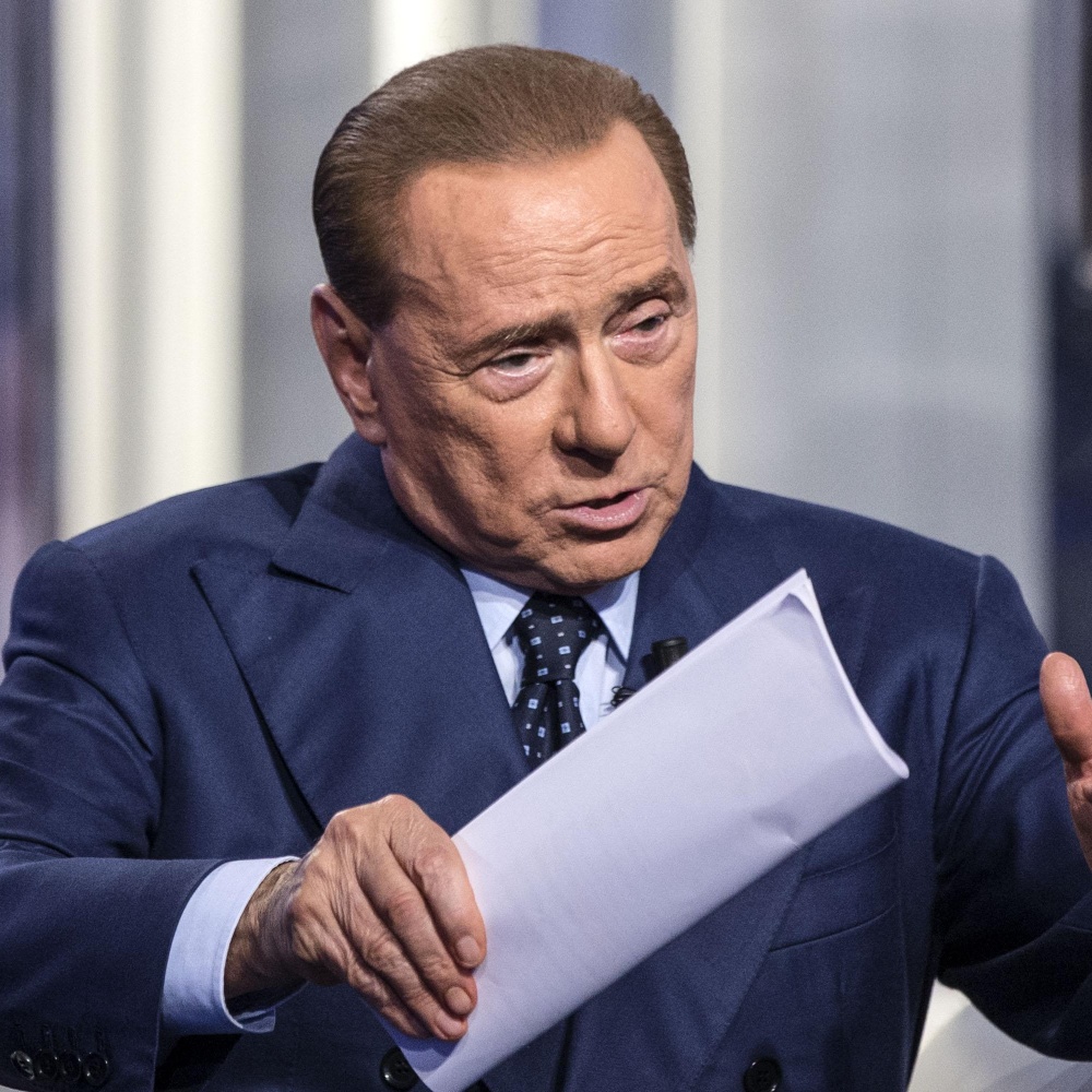 Berlusconi operato d'urgenza per un'ernia, sta bene