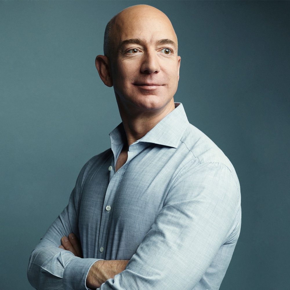 Bezos è ancora l'uomo più ricco del mondo, Arnault supera Gates