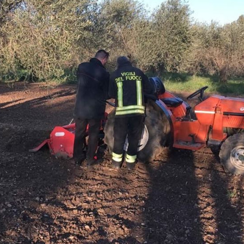 Bimbo di 3 anni muore travolto da un trattore