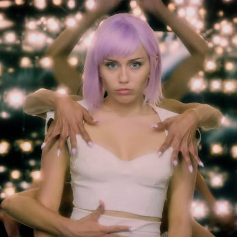 Black Mirror, anche Miley Cyrus nel trailer della nuova stagione