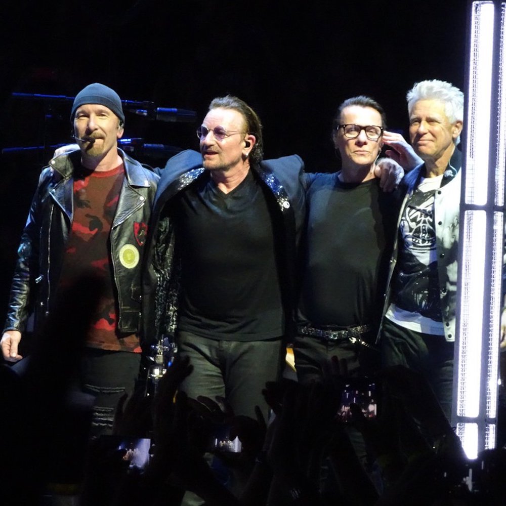 Bono perde la voce, U2 interrompono il concerto a Berlino