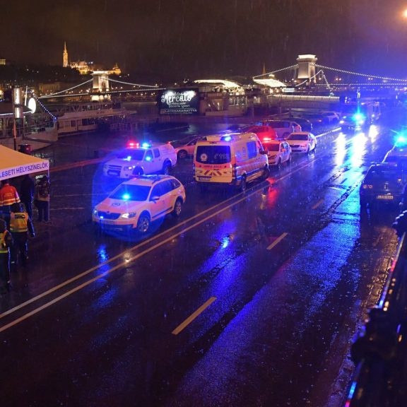 Budapest, naufragio di una nave sul Danubio, 7 morti e 21 dispersi