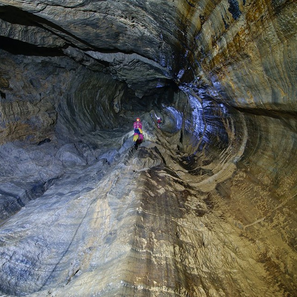 Calabria, 4 speleologi bloccati in una profonda grotta