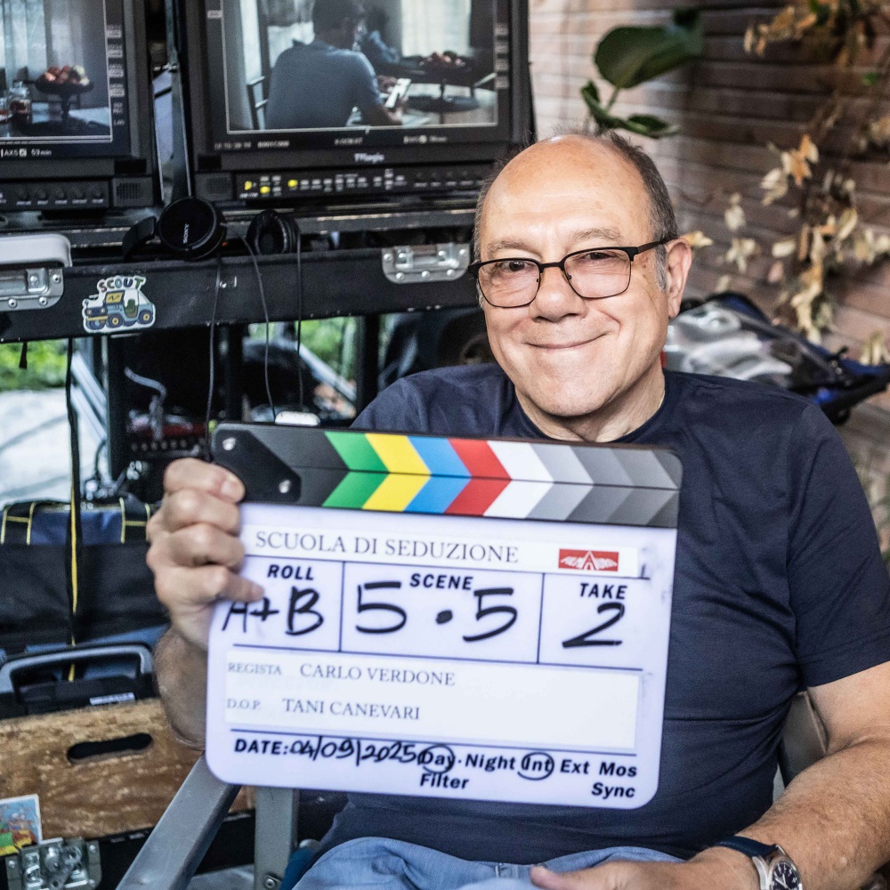 Carlo Verdone: al via le riprese di Scuola di Seduzione, il nuovo film con Karla Sofía Gascón nel cast