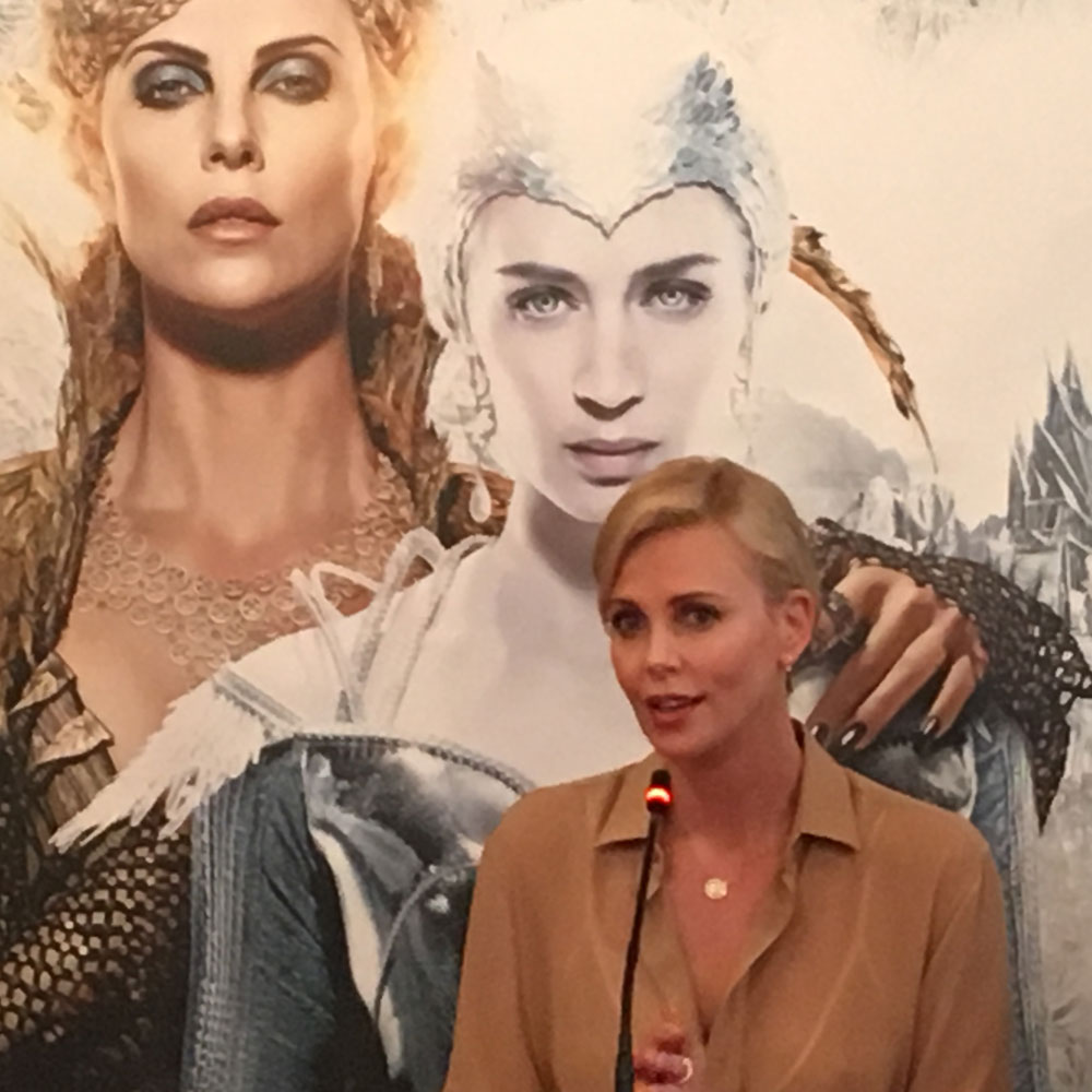 Charlize Theron: "Gli esseri umani sempre assetati di potere"