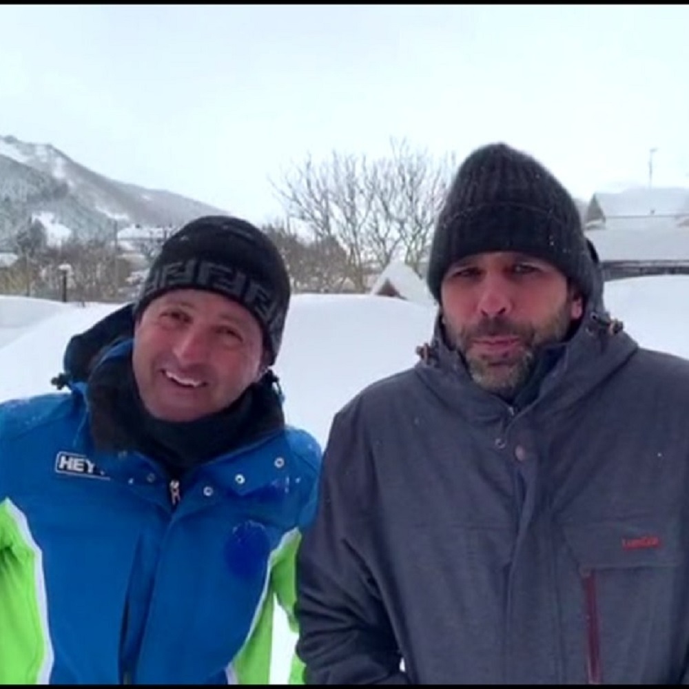 Checco Zalone bloccato dalla neve, il video è virale