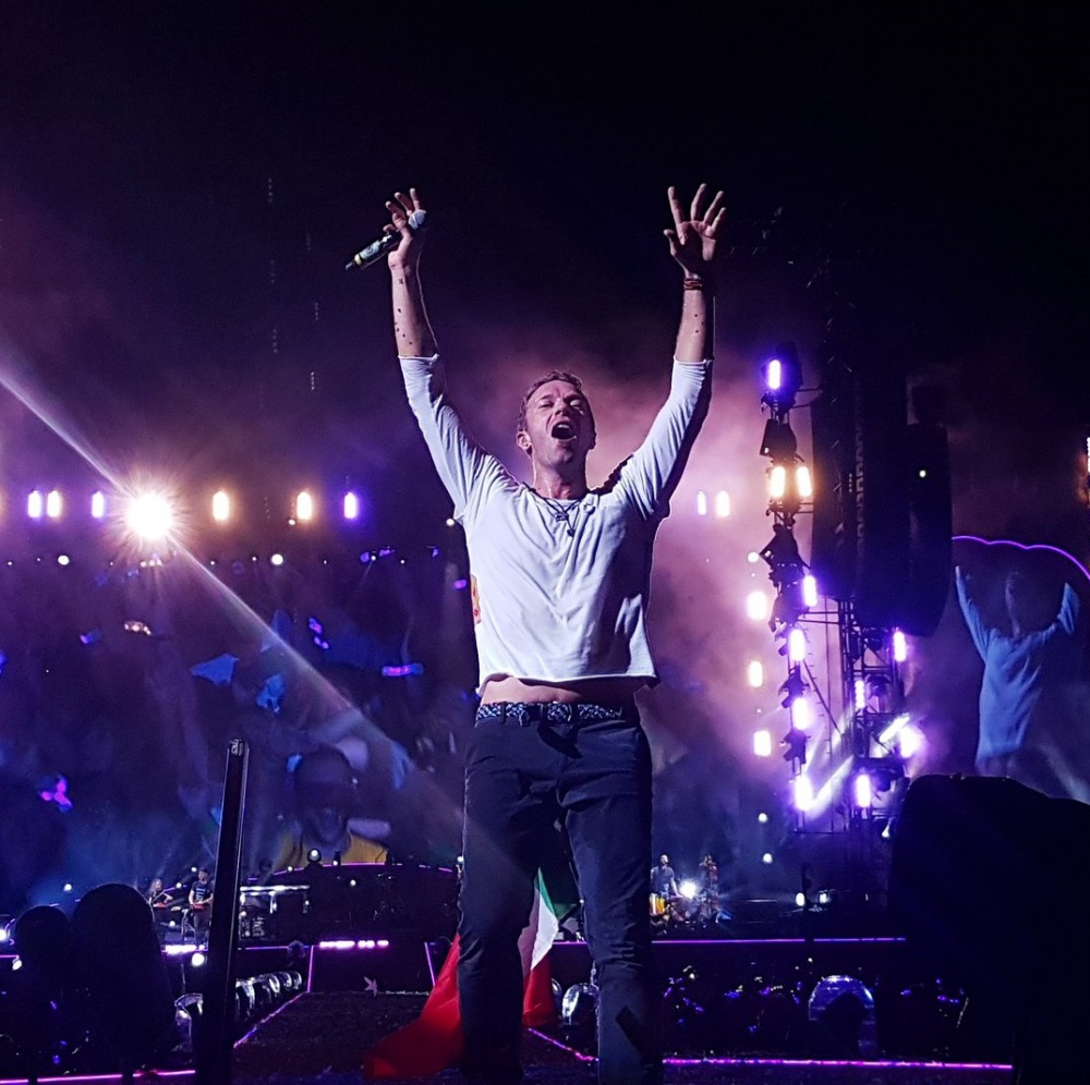 Coldplay a Milano, la meraviglia del pop e della gioia di vivere 