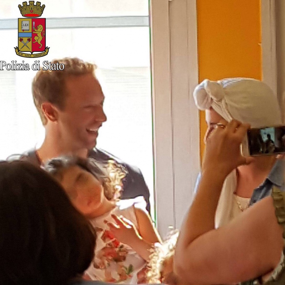 Coldplay, Chris Martin visita a sorpresa i bimbi ricoverati a Milano