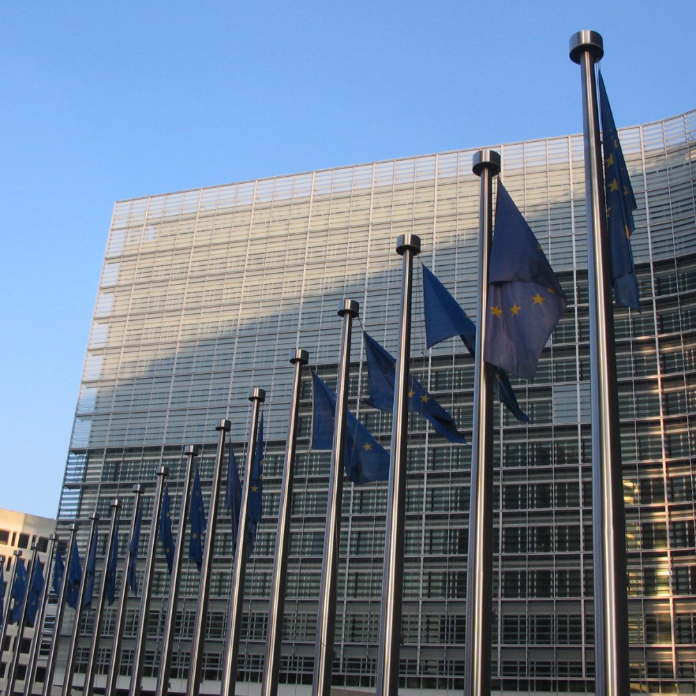 Commissione Europea avverte l'Italia: "Governo corregga conti entro aprile"