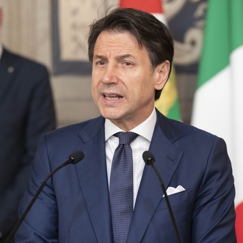 Crisi, Giuseppe Conte annuncia un governo di novità