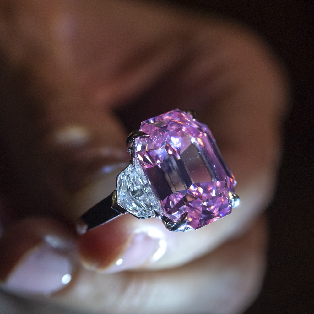 Diamante rosa da record, venduto per 45 milioni di euro