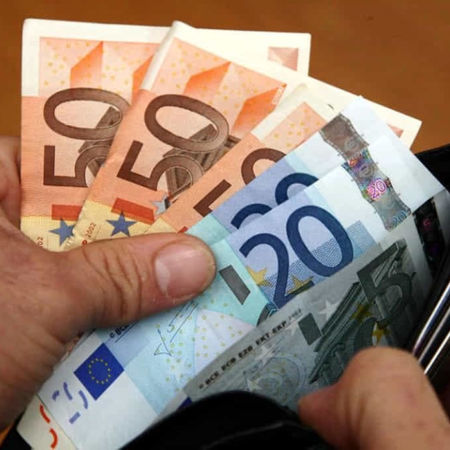 Disoccupata trova 10 mila euro e lI restituisce