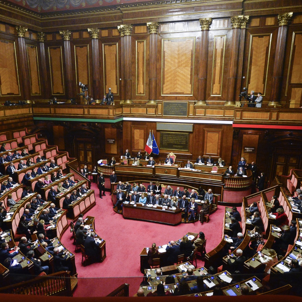 Dl Sicurezza, ok di Palazzo Madama con 'quasi rissa' e sit-in in forma di flash mob in aula delle opposizioni