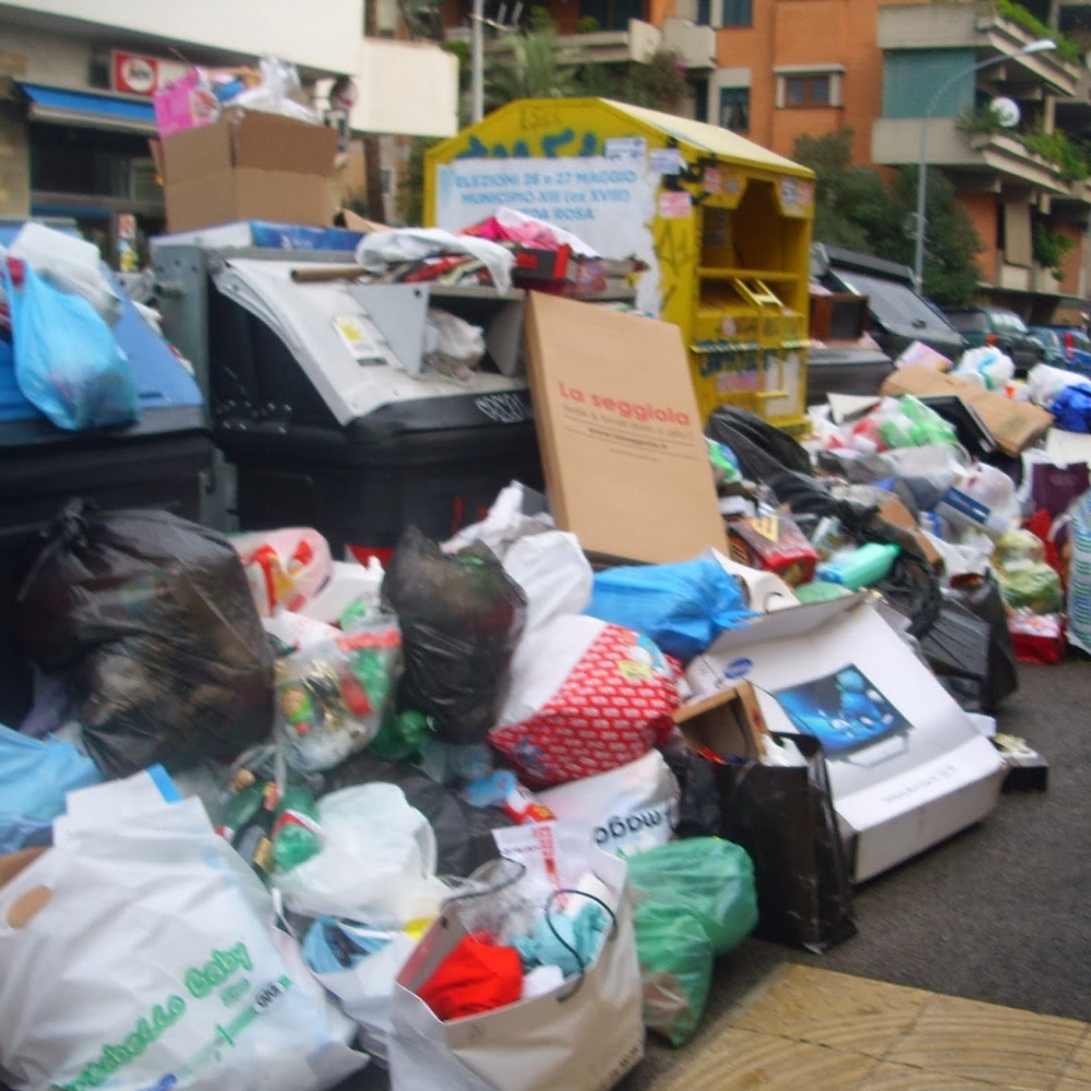 Domani a Roma scuole aperte, migliora la situazione rifiuti