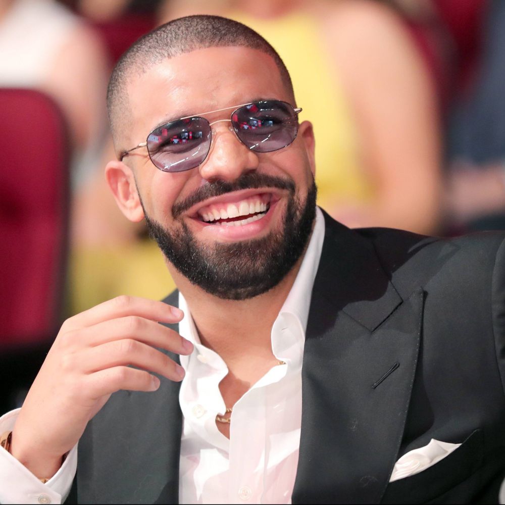 Drake, a sorpresa pubblica raccolta Care Package