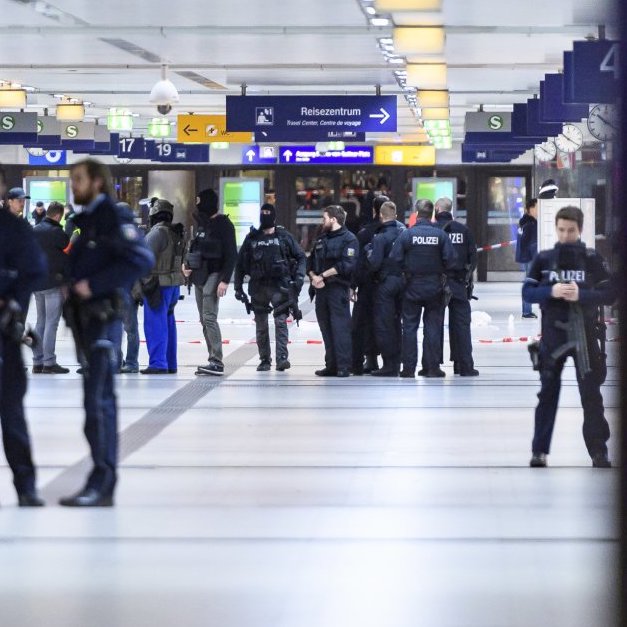 Dusseldorf, attacco con accetta alla stazione: 2 italiane tra i feriti