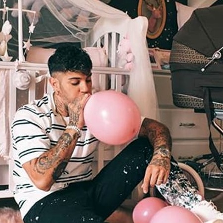 Emis Killa è diventato papà: è nata Perla Blue