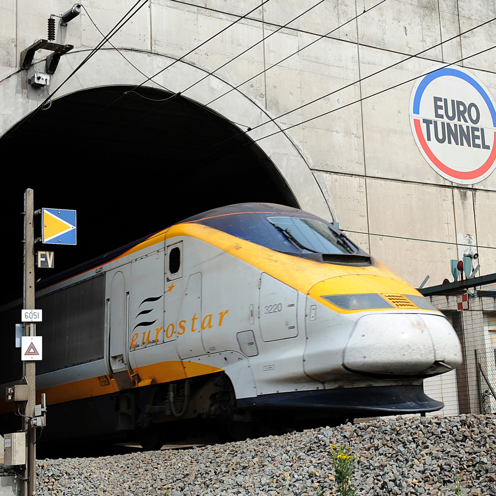 Eurotunnel, una barriera di cemento armato anti-immigrati